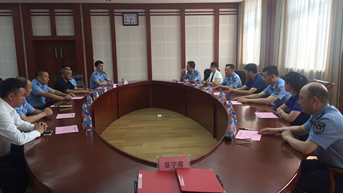德州扑克游戏网
与空军航空大学军民共建 ——“做表率、当先锋”，军民共建鱼水情