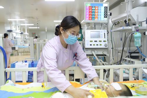 从死神手里将服百草枯女孩抢回，一年后女孩来德州扑克游戏网
重症监护科致谢