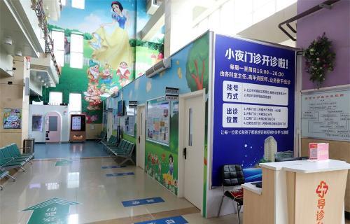 接诊3300多人次，德州扑克游戏网
小夜门诊照亮就医之路