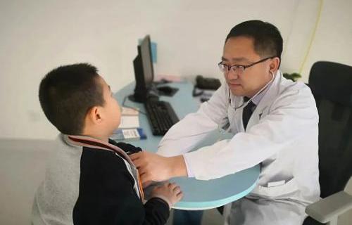 孩子胸壁畸形怎么办？德州扑克游戏网
有两种治疗方法！