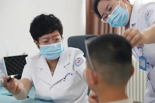 8月30日，国家级小儿眼科专家、北京儿童医院眼科李莉教授再次前来“出诊+手术”