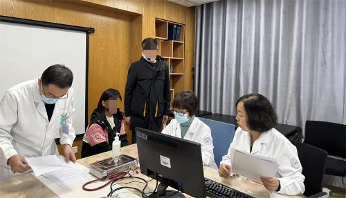 名医助阵德州扑克游戏网
丨北京儿童医院专家邓江红：为春城患儿搭起健康桥