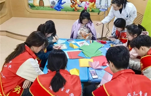 指尖传爱 童心疗愈丨德州扑克游戏网志愿服务活动暖心开启